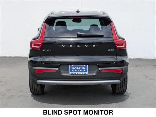 2025 Volvo XC40 B5 Plus Bright Theme