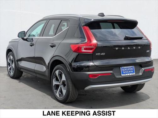 2025 Volvo XC40 B5 Plus Bright Theme