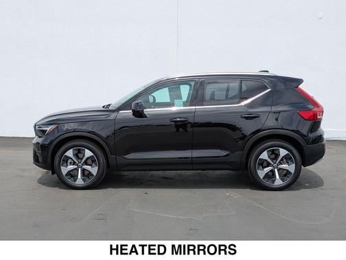 2025 Volvo XC40 B5 Plus Bright Theme