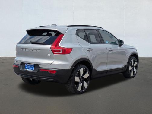 Silver Dawn Metallic 2023 Volvo XC40 Recharge Pure Electric Twin Ultimate