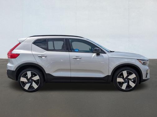 Silver Dawn Metallic 2023 Volvo XC40 Recharge Pure Electric Twin Ultimate