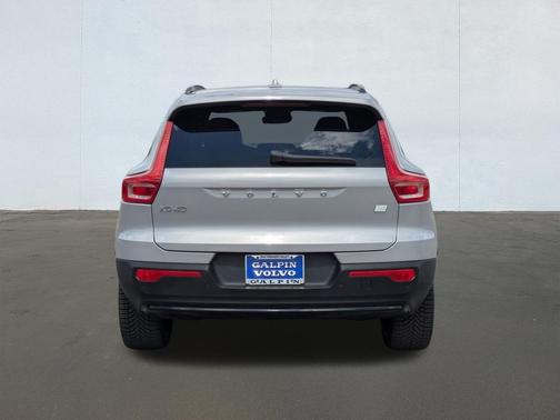Silver Dawn Metallic 2023 Volvo XC40 Recharge Pure Electric Twin Ultimate