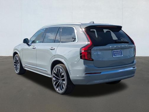 2026 Volvo XC90 B5 Plus Bright