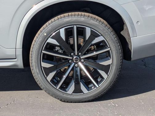 2026 Volvo XC90 B5 Plus Bright