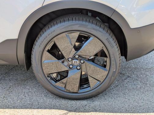 2026 Volvo XC40 B5 Ultra Black Edition