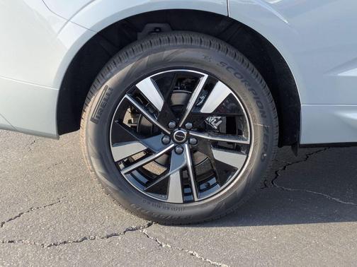 2026 Volvo XC60 B5 Core Dark