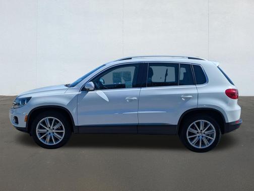 WHITE 2014 Volkswagen Tiguan SE