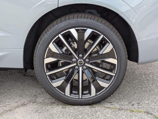 2026 Volvo XC60 Plug-In Hybrid T8 Ultra Dark