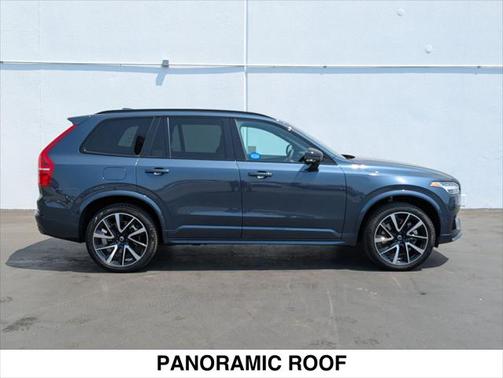 2023 Volvo XC90 Recharge Plug-In Hybrid T8 Ultimate Dark Theme 7-Seater