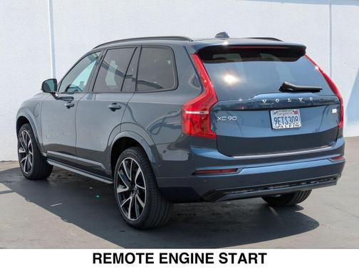 2023 Volvo XC90 Recharge Plug-In Hybrid T8 Ultimate Dark Theme 7-Seater