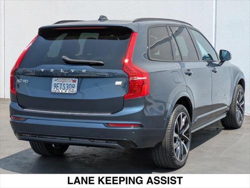 2023 Volvo XC90 Recharge Plug-In Hybrid T8 Ultimate Dark Theme 7-Seater