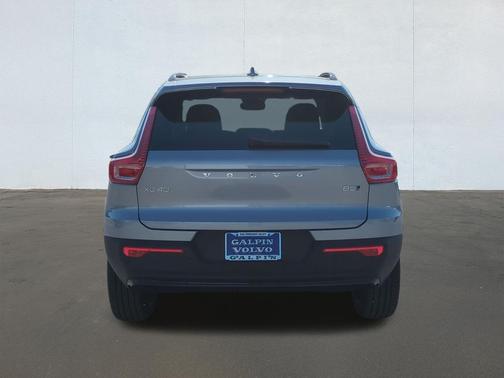 2026 Volvo XC40 B5 Ultra Dark