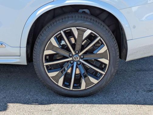 2026 Volvo XC90 B6 Ultra 7-Seater