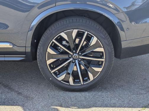 2026 Volvo XC90 B5 Plus Bright