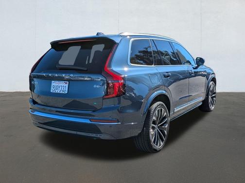 2025 Volvo XC90 B6 Plus 7-Seater