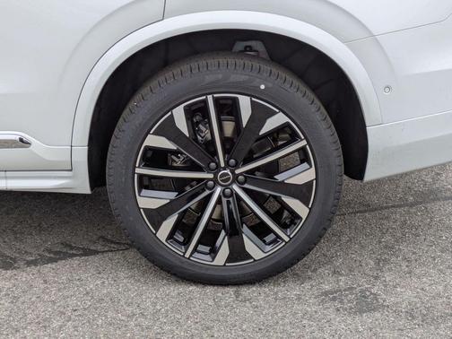 2026 Volvo XC90 B6 Plus Bright