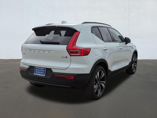 2026 Volvo XC40 B5 Ultra