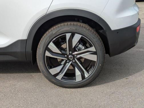 2026 Volvo XC40 B5 Ultra