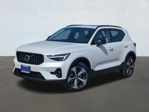Crystal White 2026 Volvo XC40 Plus, B5 AWD Gas (mild hybrid), Dark