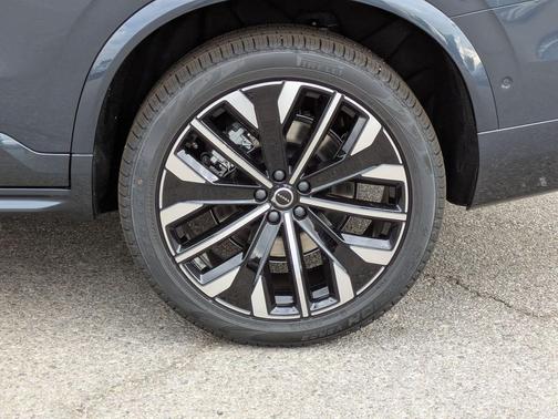 2026 Volvo XC90 B6 Ultra Dark Theme 7-Seater