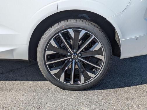 2026 Volvo XC60 B5 Ultra Dark