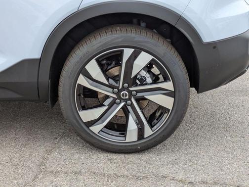 2026 Volvo XC40 B5 Ultra