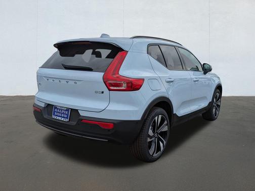 2026 Volvo XC40 B5 Ultra
