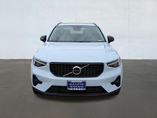 2026 Volvo XC40 B5 Ultra