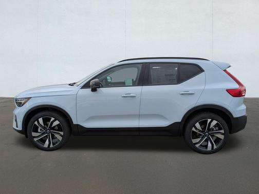 2026 Volvo XC40 B5 Ultra