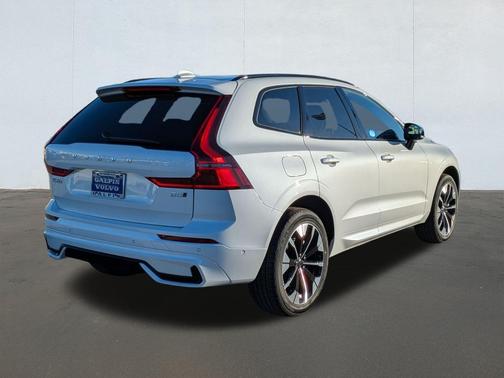 2026 Volvo XC60 B5 Plus Dark