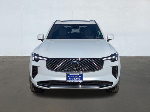 2026 Volvo XC90 T8 Ultra Bright