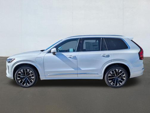 2026 Volvo XC90 T8 Ultra Bright