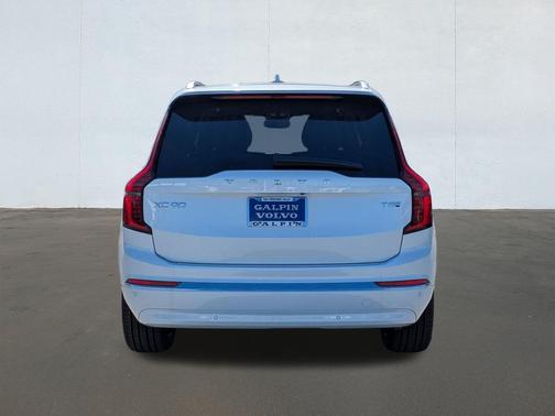 2026 Volvo XC90 T8 Ultra Bright