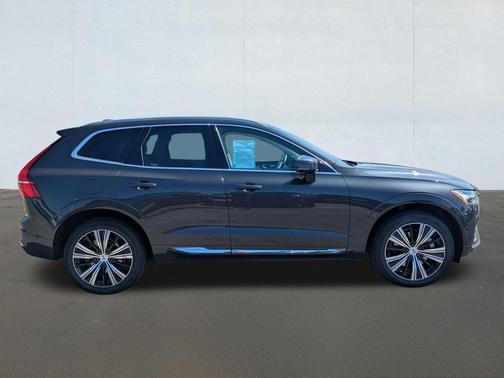 2023 Volvo XC60 Recharge Plug-In Hybrid T8 Plus Bright Theme