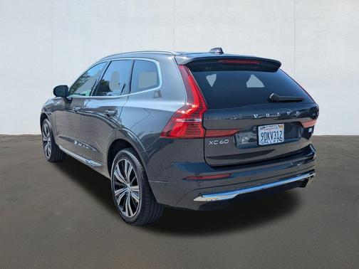 2023 Volvo XC60 Recharge Plug-In Hybrid T8 Plus Bright Theme