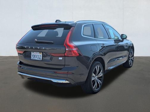 2023 Volvo XC60 Recharge Plug-In Hybrid T8 Plus Bright Theme