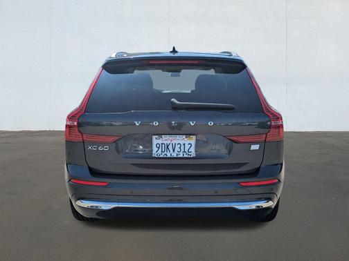 2023 Volvo XC60 Recharge Plug-In Hybrid T8 Plus Bright Theme