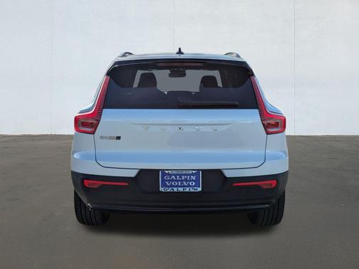 2026 Volvo EX40 Plus