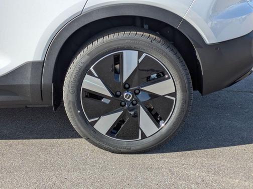 2026 Volvo EX40 Plus