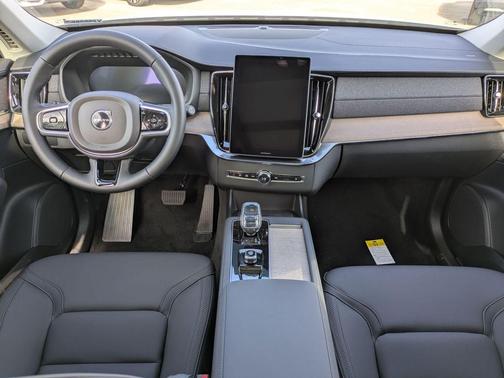 2026 Volvo XC90 B5 Core Bright