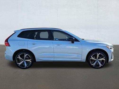2025 Volvo XC60 B5 Ultra