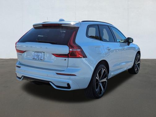 2025 Volvo XC60 B5 Ultra