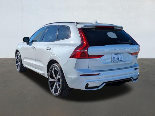 2025 Volvo XC60 B5 Ultra