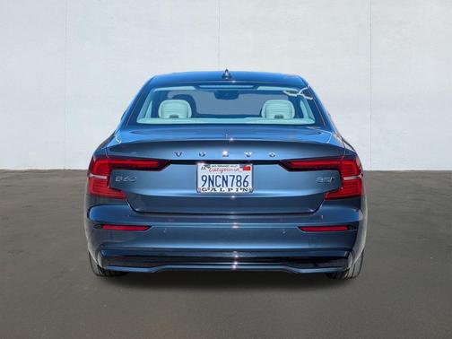 2024 Volvo S60 B5 Plus Dark Theme