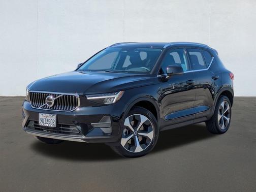 2025 Volvo XC40 B5 Core Bright Theme