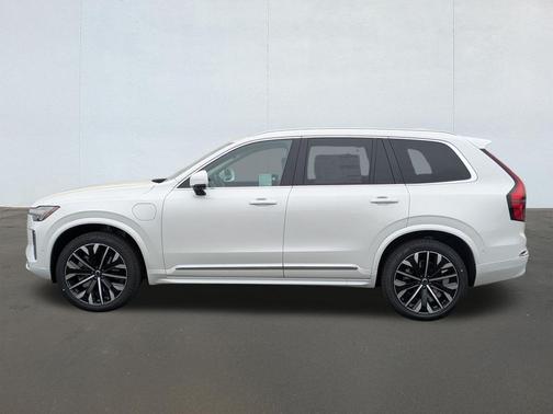 Crystal White Pearl 2026 Volvo XC90 Plug-In Hybrid T8 Ultra Bright