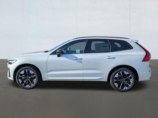 2026 Volvo XC60 B5 Plus Dark