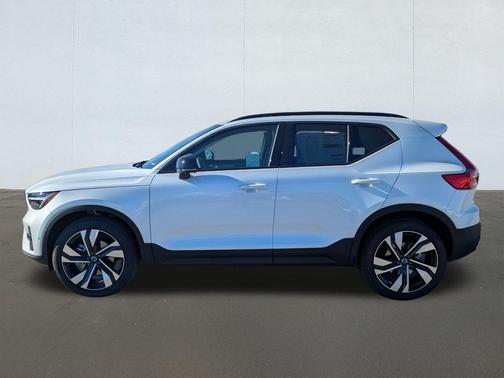 2026 Volvo XC40 B4 Plus