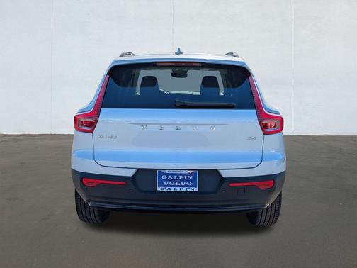 2026 Volvo XC40 B4 Plus