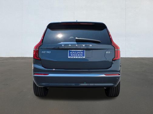 2026 Volvo XC90 B5 Core